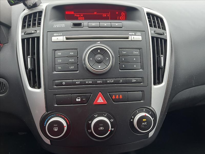 Kia Ceed 1,6 CRDi 16V KLIMA ALU SERVIS - fotka 15 z 29