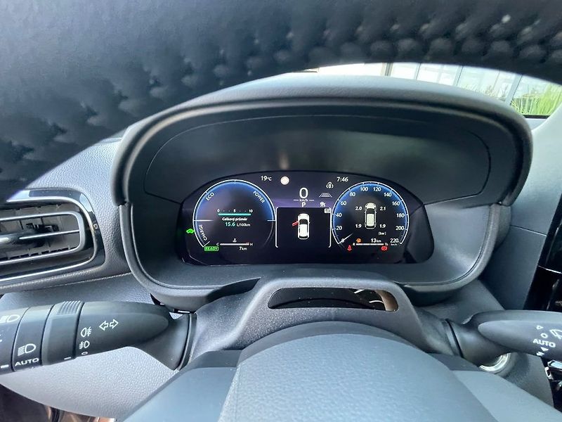 Toyota Yaris Cross 1.5 HSD 4x4 Executive Tech VIP - fotka 18 z 31