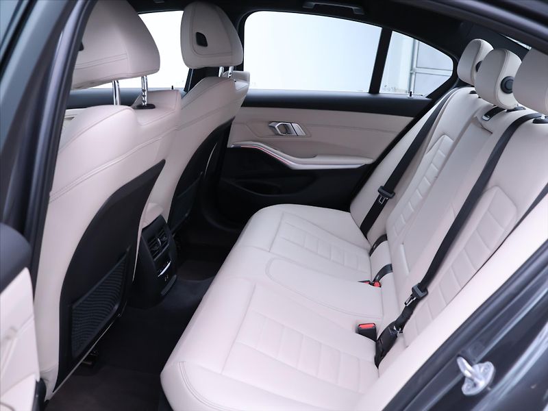 BMW Řada 3 2,0 320d 140kW XDrive Aut. DPH - fotka 13 z 31