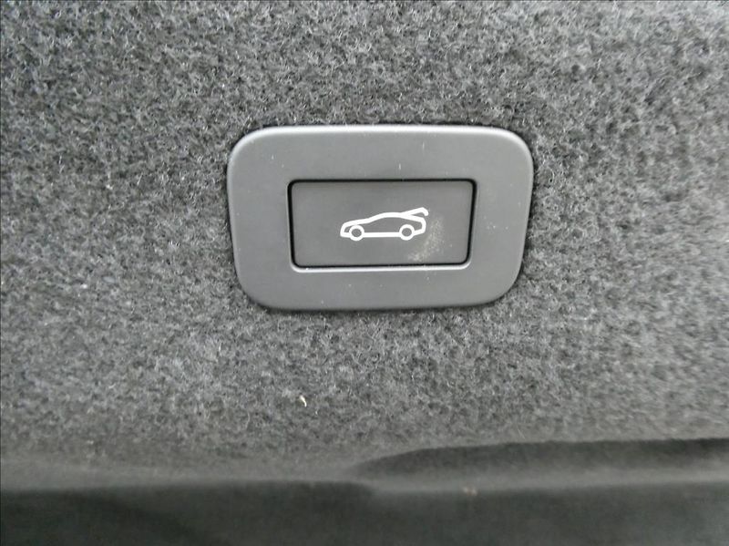 Jaguar XF 2,0 D200 R-Dynamic S,1M,ČR,DPH - fotka 34 z 36