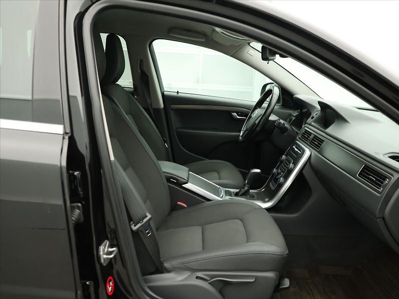Volvo V70 2.0 D3 110kW Navi - fotka 12 z 31