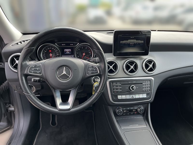 Mercedes-Benz CLA Coupé 180 kupé - fotka 11 z 18