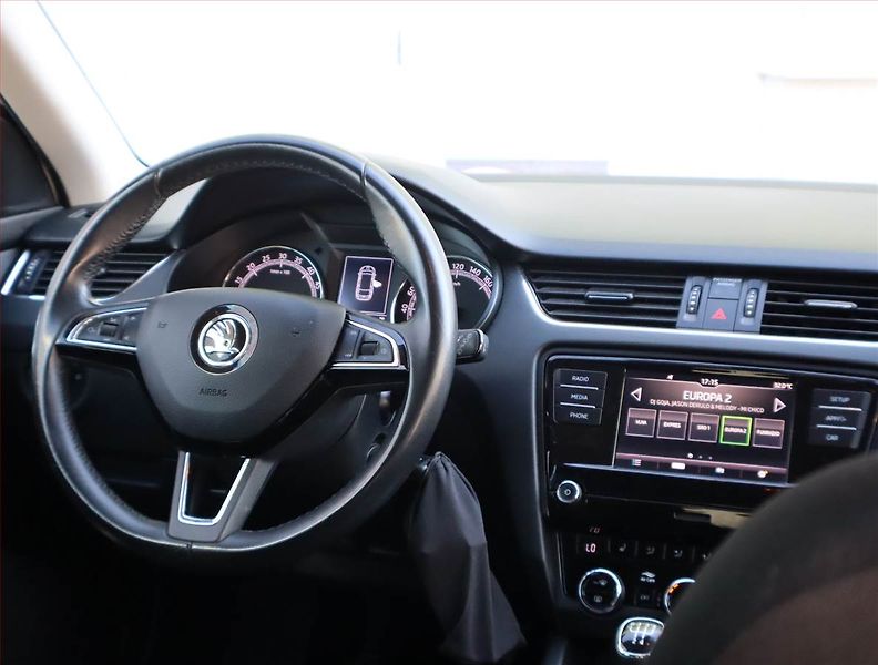 Škoda Octavia (2019) 1.6 TDI, Tempomat - fotka 7 z 16