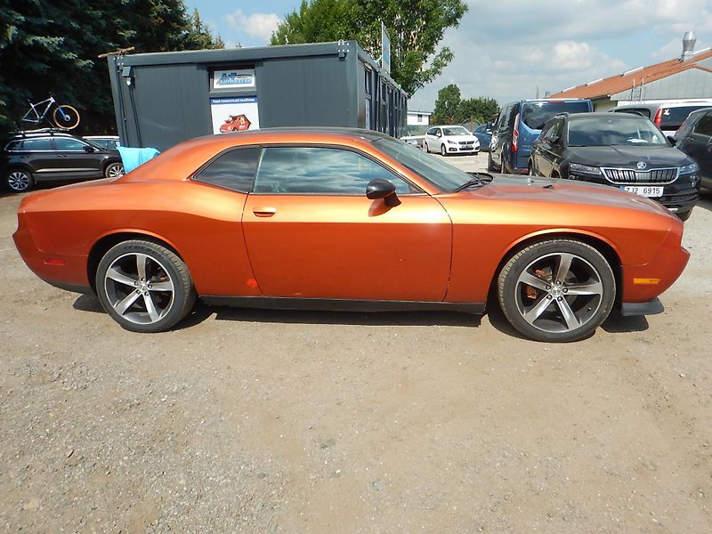 Dodge Challenger 3.6i, AUTOMAT, LPG - fotka 5 z 23