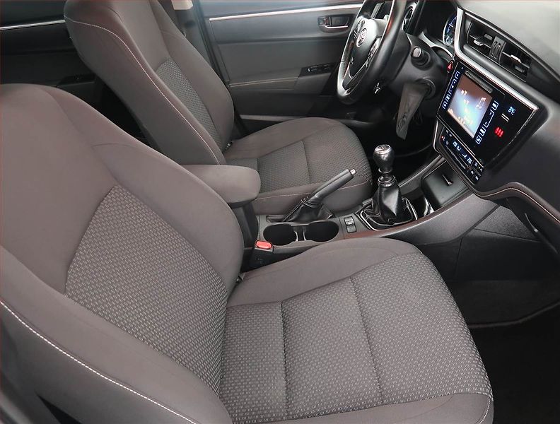 Toyota Corolla (2016) Lounge 1.6 Valvematic, ČR - fotka 9 z 15