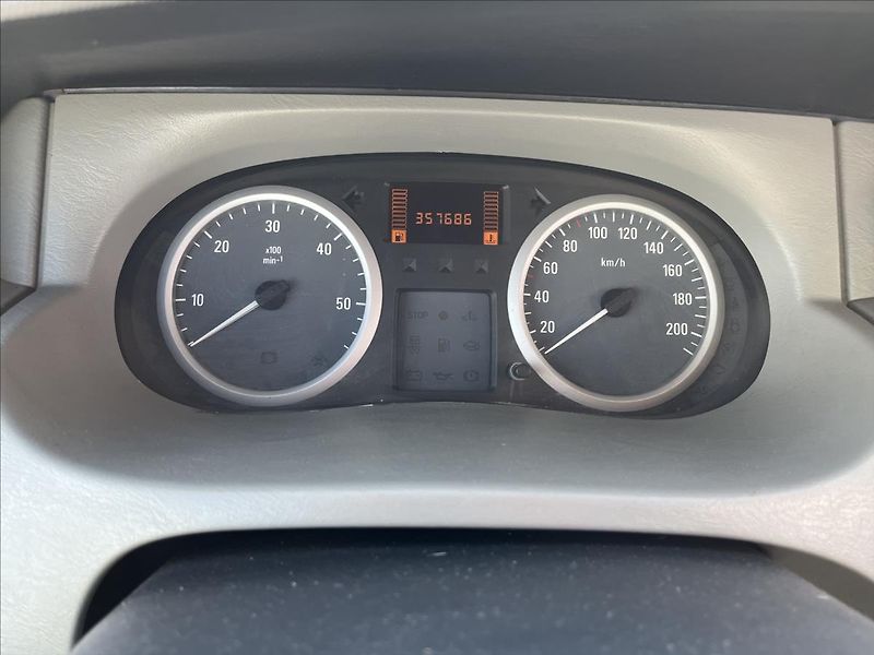 Opel Vivaro 2,5 CDTi 9.MÍST ROZVODY TAŽNÉ - fotka 22 z 37