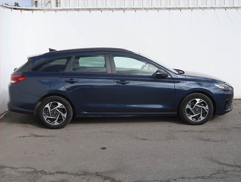 Hyundai i30 (2025) Family 1.5 T-GDI MHEV 48V - fotka 6 z 20