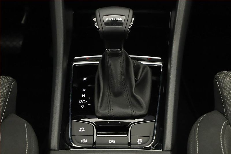 Škoda Karoq (2025) 1.5 TSI, Top Selection - fotka 10 z 18