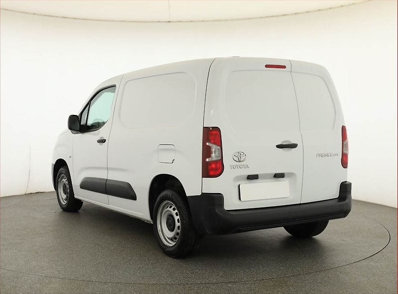 Toyota ProAce City (2024) 1.5 D4-D, ČR, DPH - fotka 4 z 16