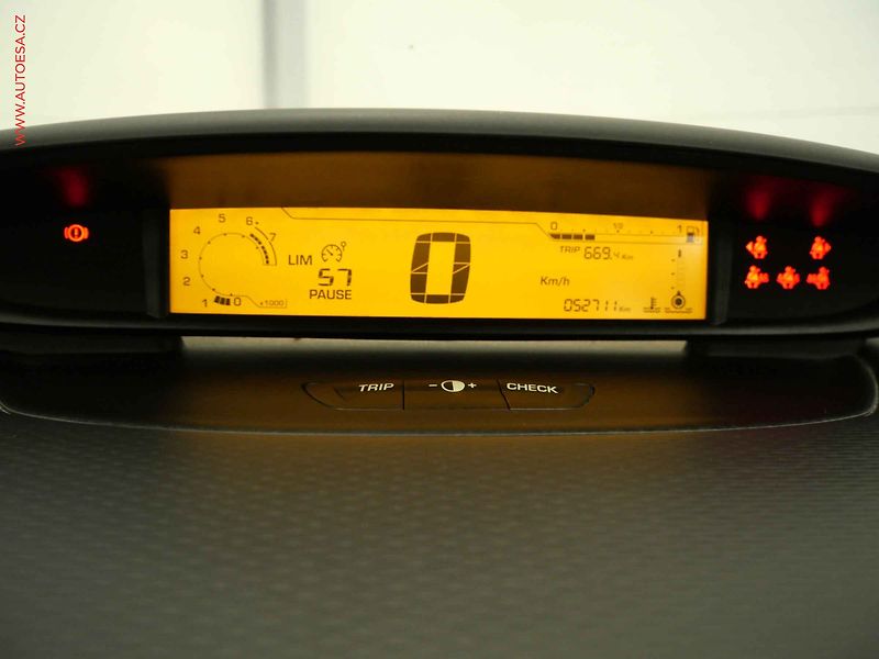 Citroën C4 (2009) 1.4i, 2.maj,ČR, AC, temp - fotka 17 z 20