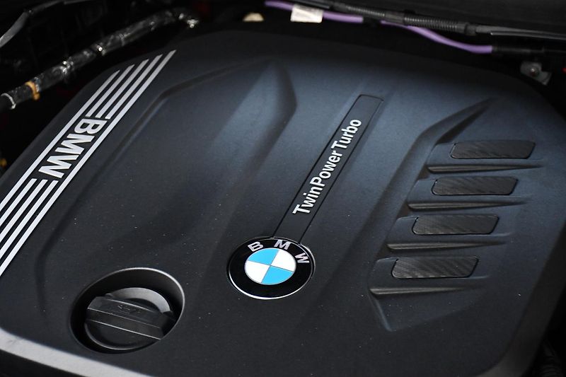BMW Řada 3 320d xD M-SPORT ČR 3L-ZÁRUKA - fotka 51 z 51