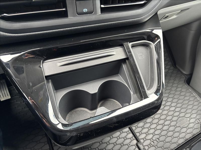 Ford Tourneo Custom 2,0 EcoBlue 125kW L2 Titanium - fotka 36 z 47