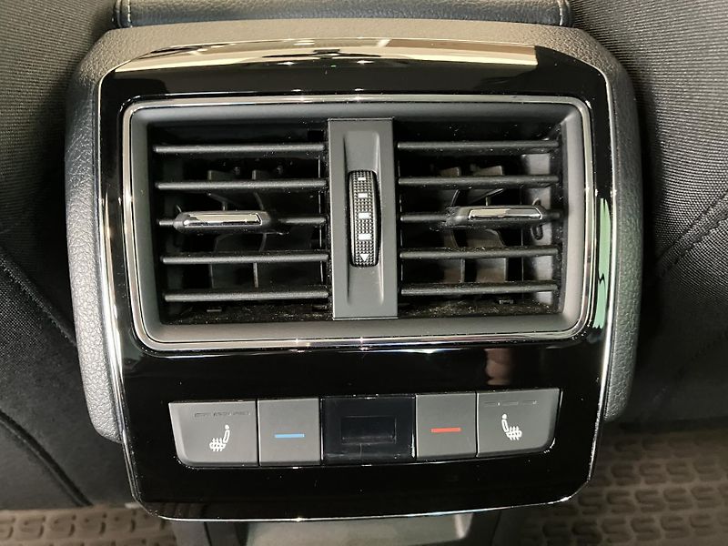 Škoda Superb  2.0 TDI 110kW Style DSG AT7 - fotka 17 z 38