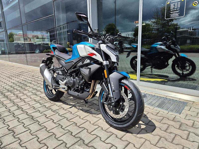 CFMOTO 450 NK (2026) E5+ - fotka 2 z 19