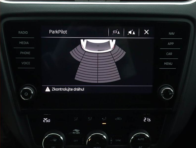 Škoda Octavia (2020) 1.5 TSI, Navi, Tempomat - fotka 13 z 15