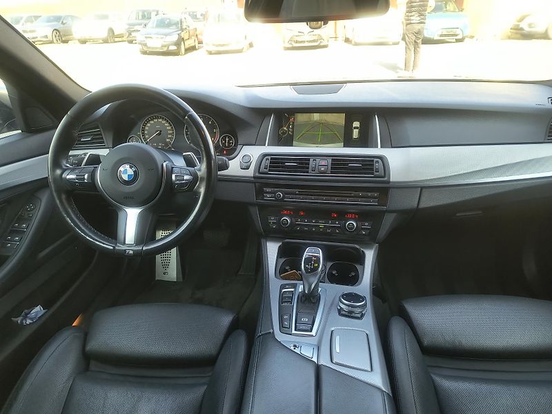 BMW Řada 5 (2014) 525d M xDRIVE/HEAD-UP/PANORAMA - fotka 32 z 61