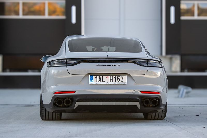 Porsche Panamera - fotka 6 z 27