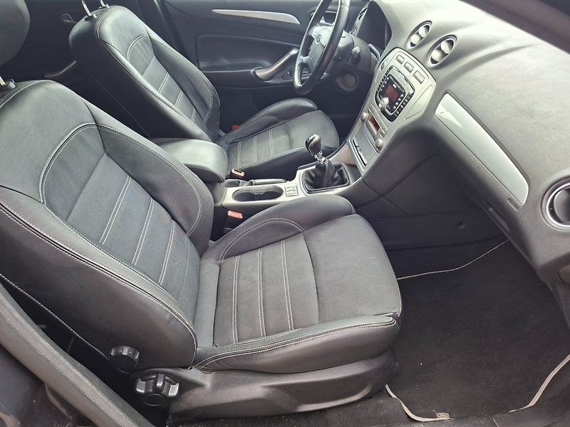 Ford Mondeo (2010) 2.2TDCi 129kW 6MAN - fotka 21 z 40
