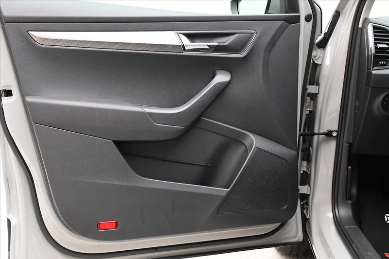 Škoda Karoq 2,0 TDI 110 kW 4x4 DSG Style Z - fotka 23 z 30