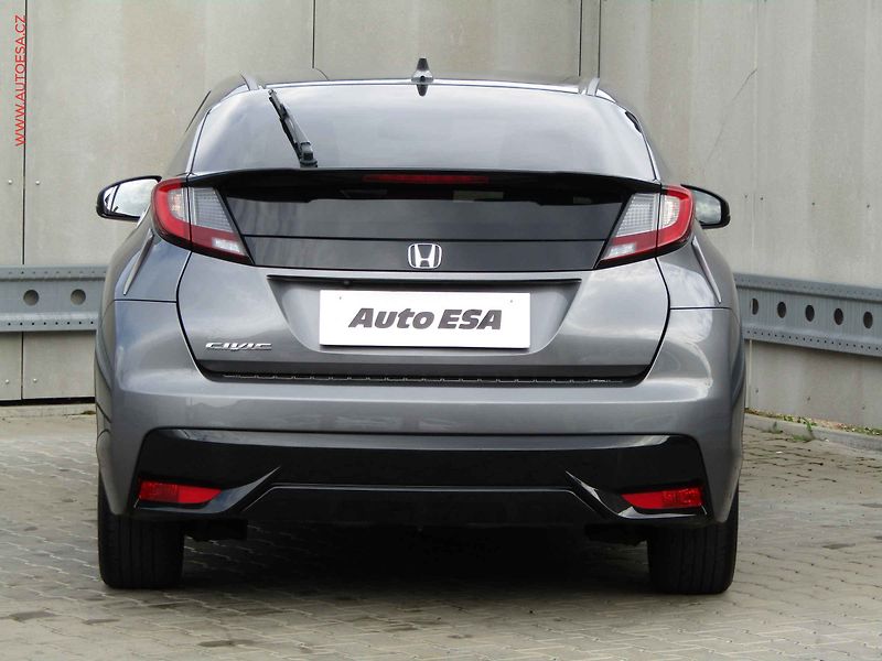 Honda Civic (2016) 1.4 i-VTEC, 2.maj, AC, kamera - fotka 5 z 20