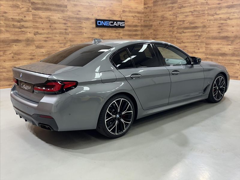 BMW Řada 5 M550i xDRIVE LASER HUD - fotka 3 z 31