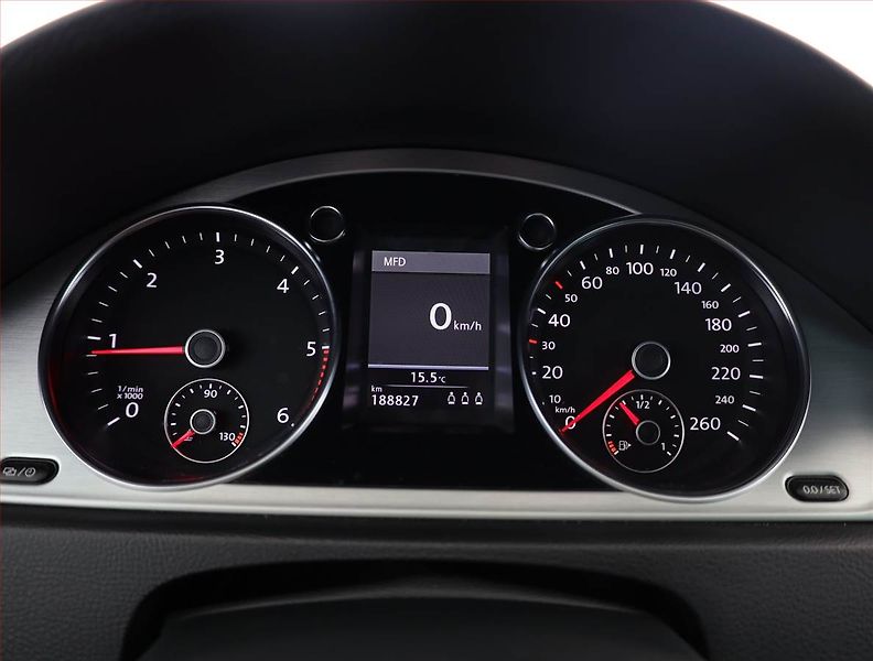 Volkswagen Passat (2013) 2.0 TDI, 4X4, Serv.kniha - fotka 9 z 18