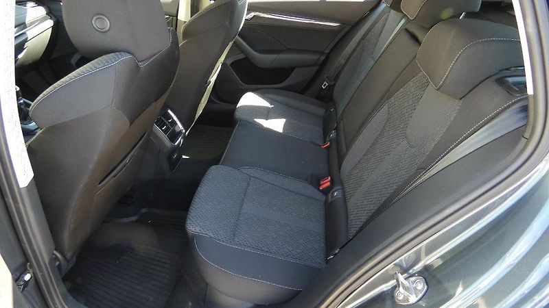 Škoda Octavia 2,0 TDI 85kW Style Combi - fotka 19 z 22