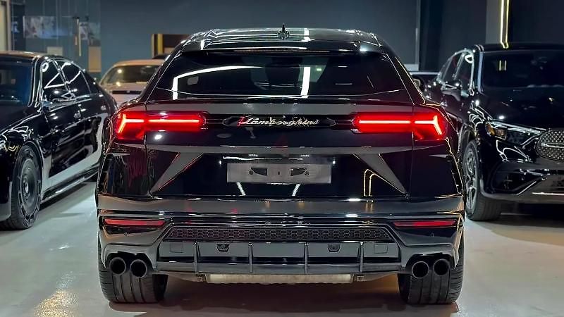 Lamborghini Urus (2020) Vysoce výkonné SUV V8 - fotka 2 z 13