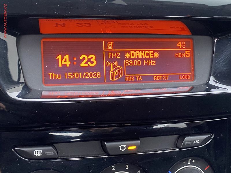 Citroën C3 (2013) 1.2 i, 1.maj,ČR, AC - fotka 16 z 18