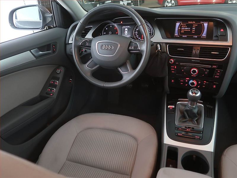 Audi A4 (2013) 2.0 TDI, Bi-Xenony, Tempomat - fotka 7 z 19