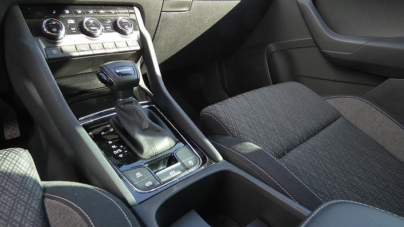 Škoda Karoq 1,5 TSI DSG Style - fotka 6 z 24