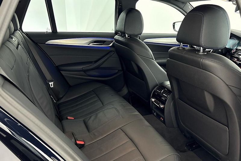 BMW Řada 5 530d xDrive - fotka 8 z 17