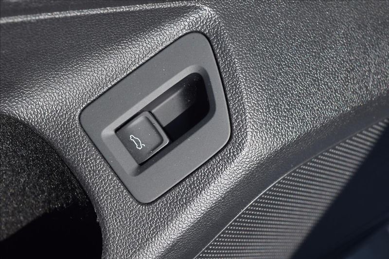Volkswagen Passat 2,0 TDI 110KW LED MATRIX DSG - fotka 33 z 49