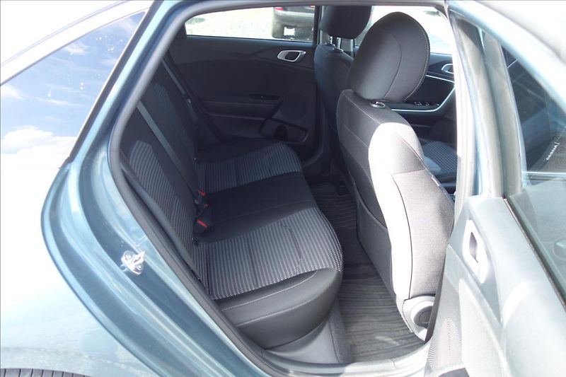 Kia Ceed 1,5 T-GDi,ČR,1 MAJ.,SERV.KN. - fotka 13 z 40