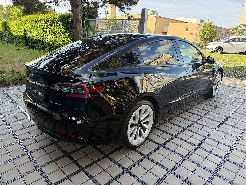 Tesla Model 3 Long Range AWD - fotka 36 z 38