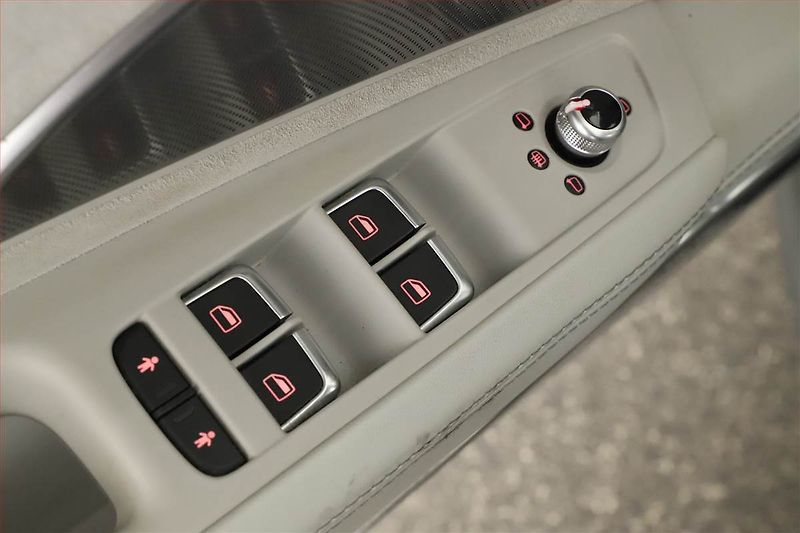 Audi S8 (2013) 4.0 TFSi - fotka 9 z 21