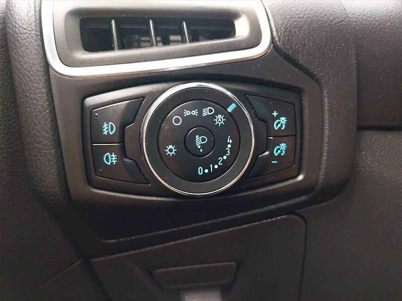 Ford Focus (2014) 1.6 i, Serv.kniha, Tempomat - fotka 17 z 20