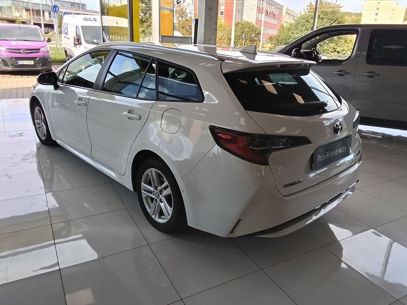 Toyota Corolla 1.8HEV 72KW 2023 - fotka 4 z 9