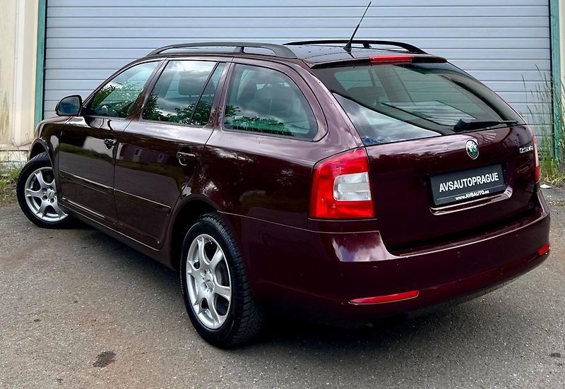 Škoda Octavia (2010) Elegance 2010 ZACHOVALÁ - fotka 6 z 26
