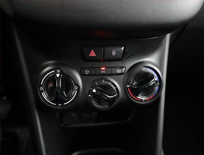 Peugeot 208 (2019) 1.2 PureTech, Serv.kniha - fotka 10 z 15