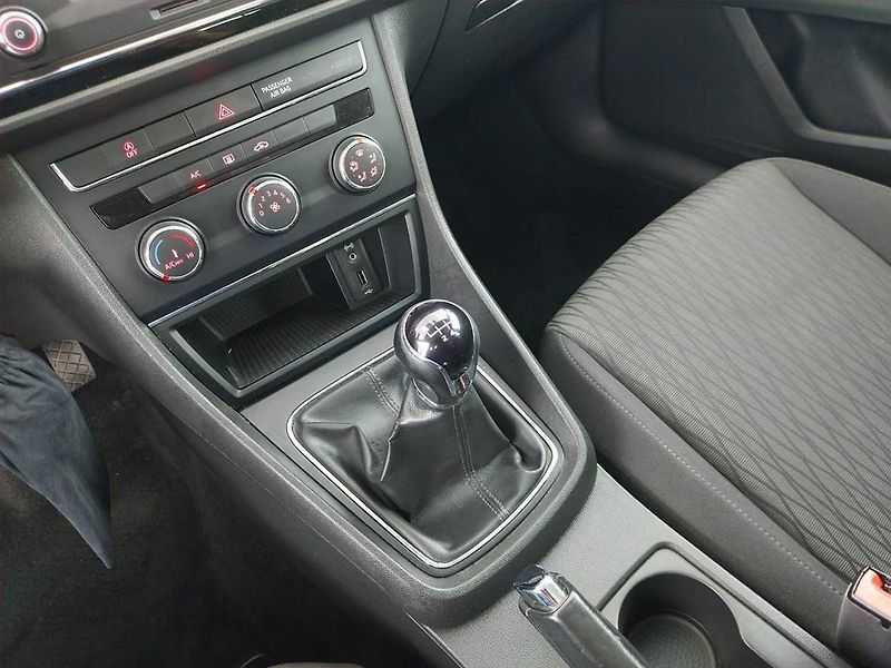 Seat Leon (2016) 1.6 TDI, Tempomat - fotka 13 z 17