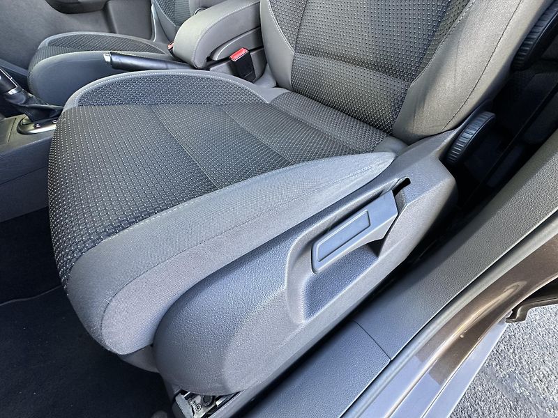 Volkswagen Touran (2015) *DSG* 1.6TDI/77kW *7.Míst *TZ  - fotka 7 z 41