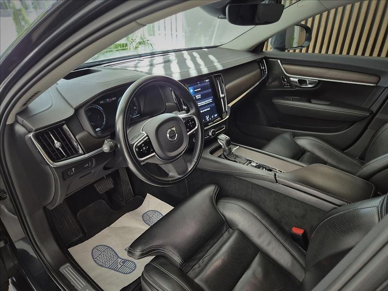 Volvo V90 CC D5 AWD Drive-E Pro POLESTAR - fotka 15 z 46