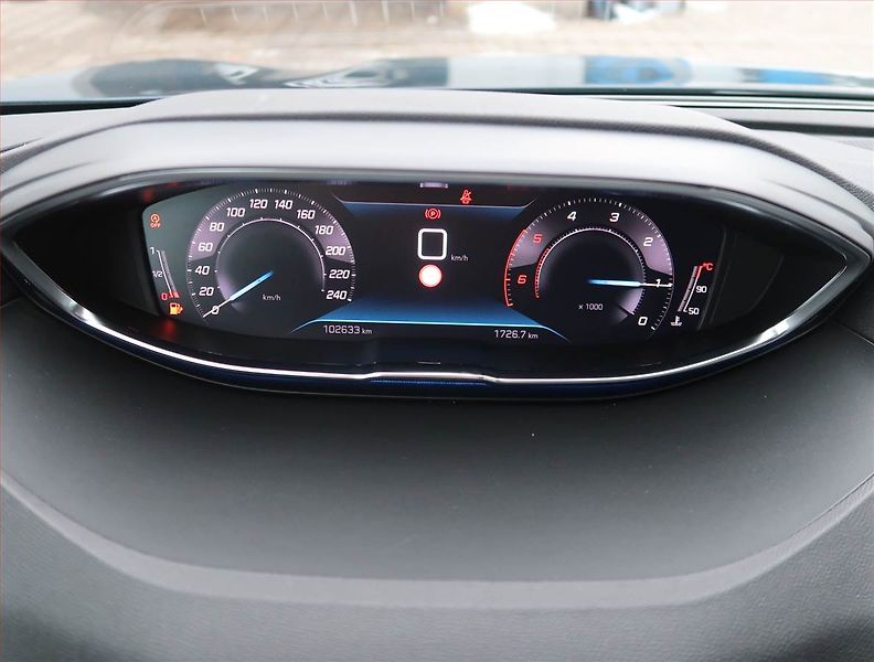 Peugeot 5008 (2021) 1.5 BlueHDi - fotka 11 z 19