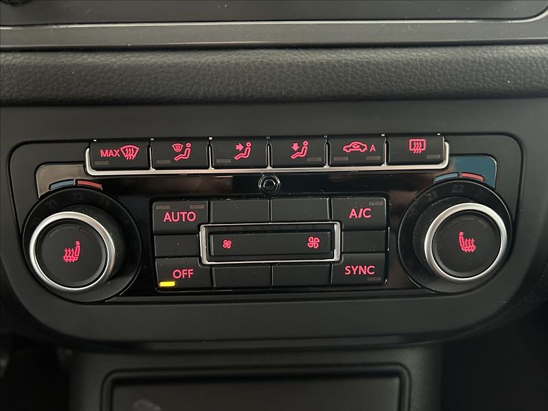 Volkswagen Tiguan 2,0   TDI,1.MAJ,SERVISKA,TAŽNÉ - fotka 15 z 22