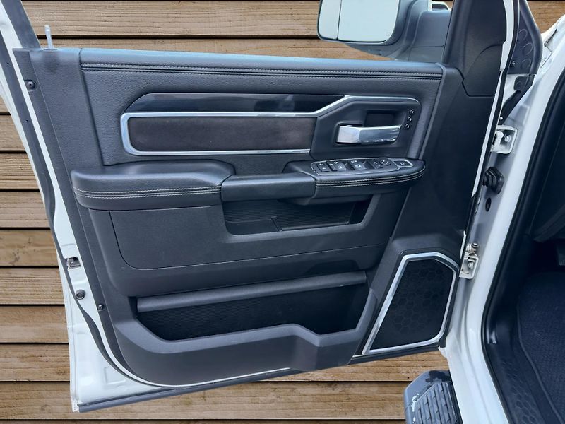 Dodge RAM (2022) +2500+LARAMIE+LPG+HEAVY DUTY+ - fotka 17 z 24