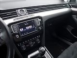 Volkswagen Passat 1,6 TDI Highline Tažné Panoram - náhled 21