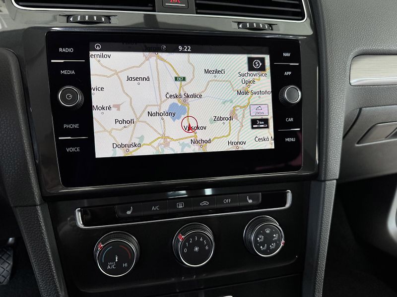 Volkswagen Golf 1,0TSI DSG*81kW*LED*Masáž - fotka 19 z 32