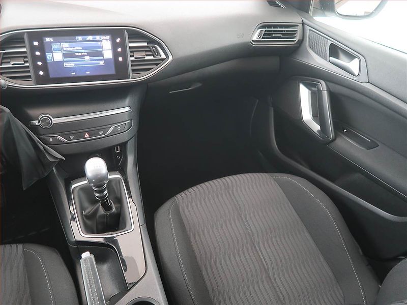 Peugeot 308 (2015) 1.6 e-HDi, Navi, Tempomat - fotka 8 z 20