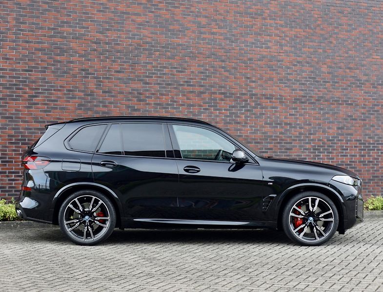 BMW X5 (2025) 50e xDrive M SPORT Individual - fotka 11 z 53